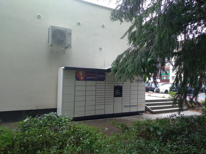 Paczkomat KEE02M Przy sklepie spożywczym Gama