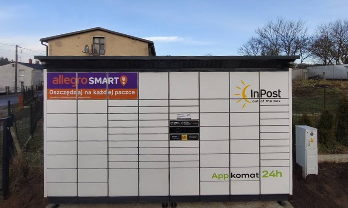 Поштомат KEPQ01BAPP Na posesji między budynkami 12, a 13