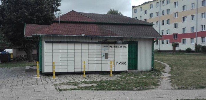 Paczkomat KIE05N Przy pawilonie handlowym