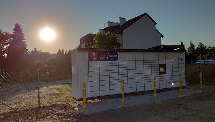 Paczkomat KIE23M Róg ulic Bursztynowa i Kryształowa