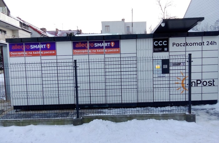 Paczkomat KIE26N na posesji prywatnej