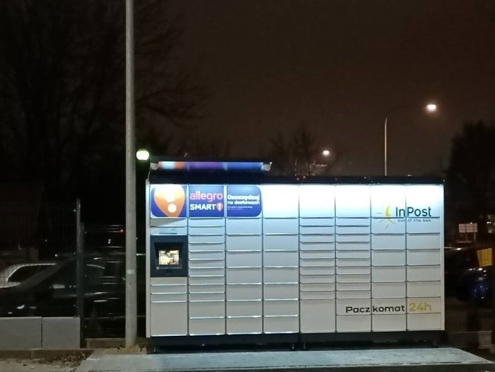 Paczkomat KIE27M Parking przed sklepem Aldi