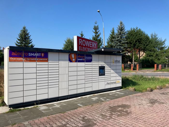 Поштомат KIE28M Po prawej stronie parkingu MotoPark