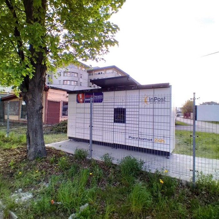 Paczkomat KIE32M Przy bramie wjazdowej