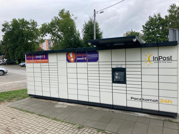 Поштомат KIE37M przy wejściu głównym na baseny