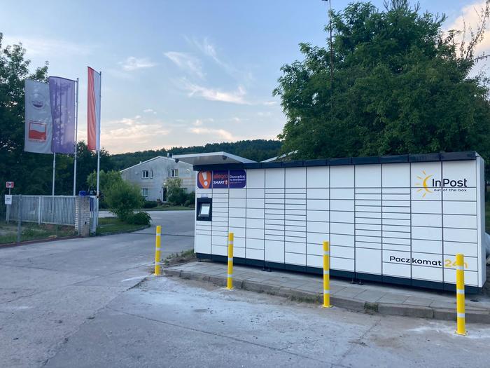 Paczkomat KIE40M Parking przy stacji paliw Aron