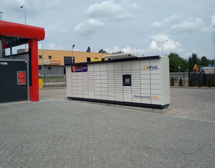 Paczkomat KIE47M parking przy myjni bezdotykowej