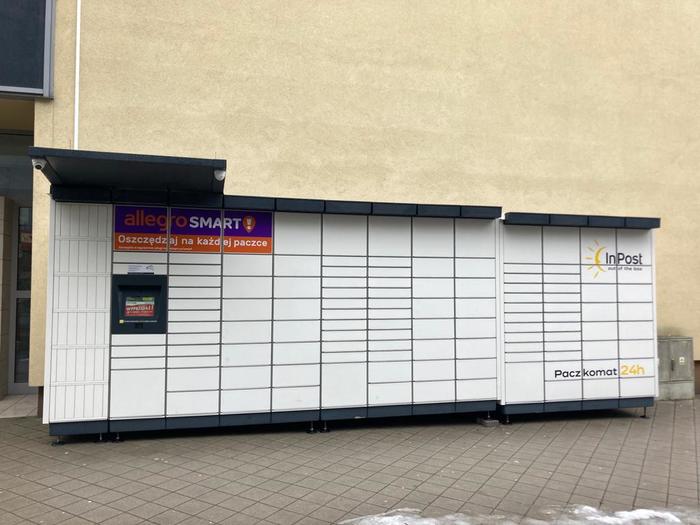 Paczkomat KIE55M wejście do Galerii od strony ulicy Sienkiewicza