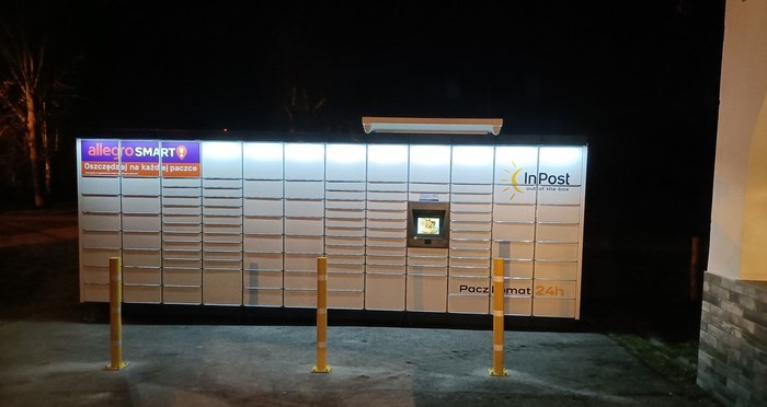 Paczkomat KIEL01M Przy sklepie spożywczym Groszek