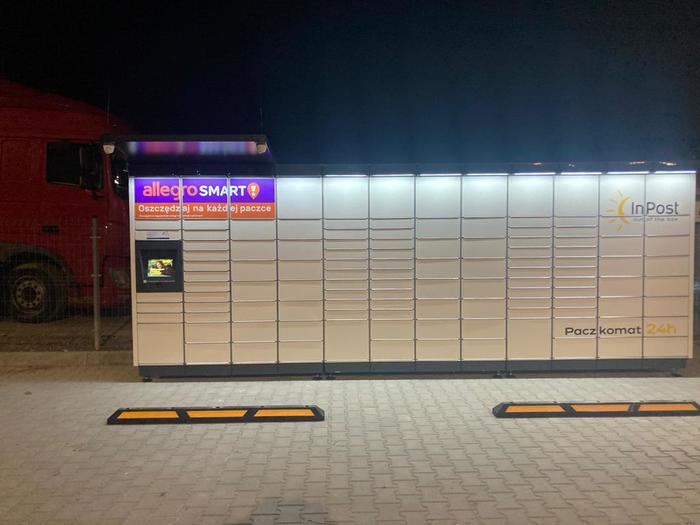 Paczkomat KIJ01M przy myjni samochodowej
