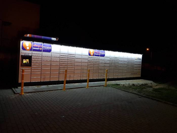 Parcel Locker KIN01M Parking przed Delikatesami Centrum