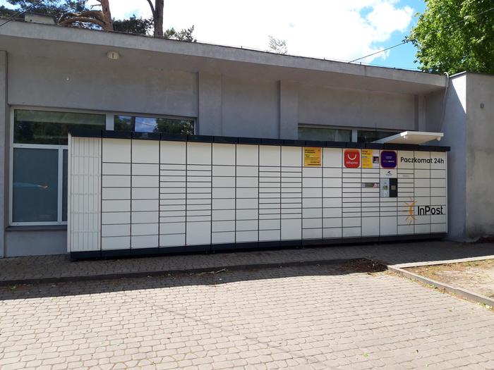 Paczkomat KJN02N Przy wejściu do Apteki Skolimowskiej