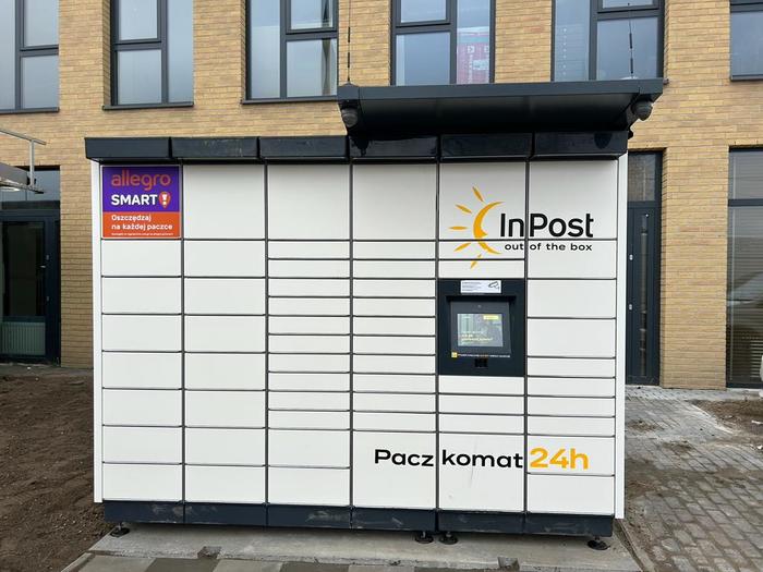 Paczkomat KJN09M Przy lokalu gastronomicznym Akurat