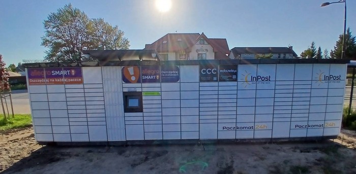 Paczkomat KKK01M przy remizie OSP Karwia