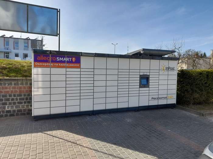 Paczkomat KKR02M Przy zakładzie ogólnobudowlanym, naprzeciwko apteki Jantar