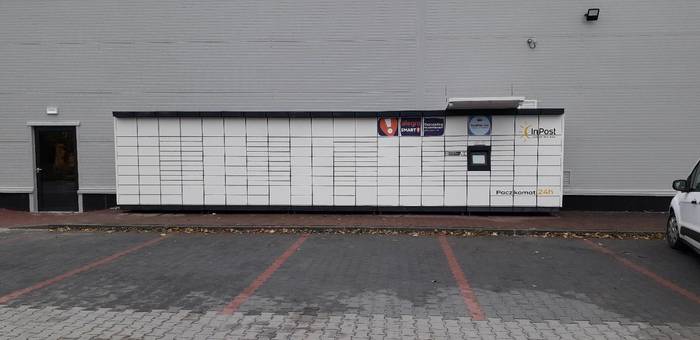 Paczkomat KKZ05M Przy parkingu Netto
