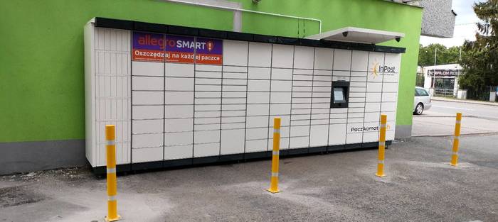 Parcel Locker KKZ14M Po lewej stronie sklepu