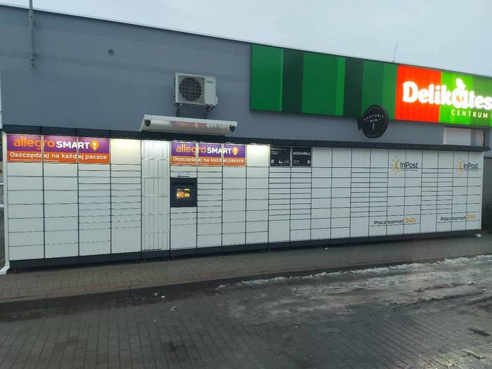 Paczkomat KKZ16M Przy sklepie Delikatesy Centrum