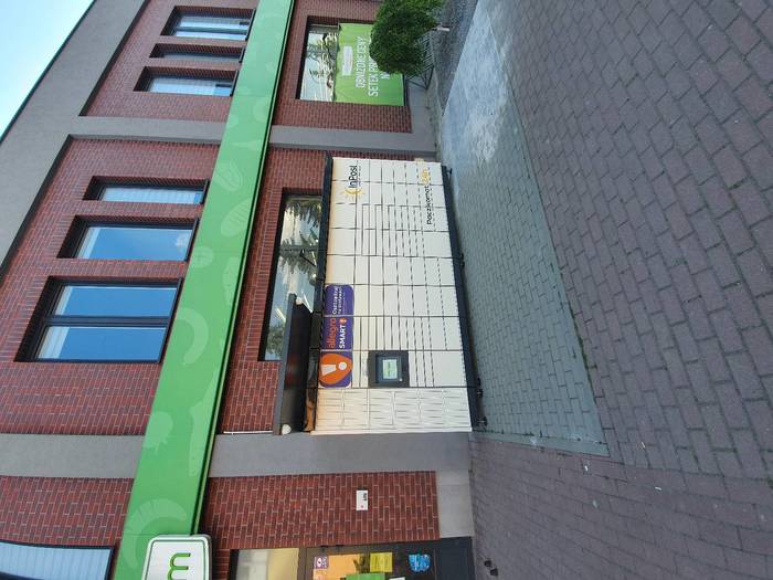 Paczkomat KLB05M Przy wejściu