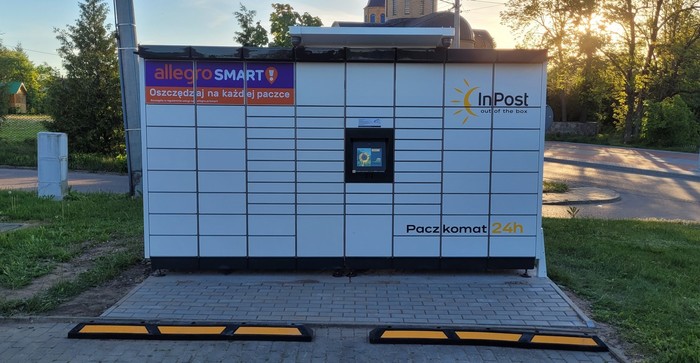 Parcel Locker KLEJ01M parking przed Świetlicą Wiejską w Klejnikach