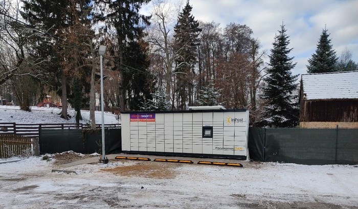 Paczkomat KLG02M Na parkingu