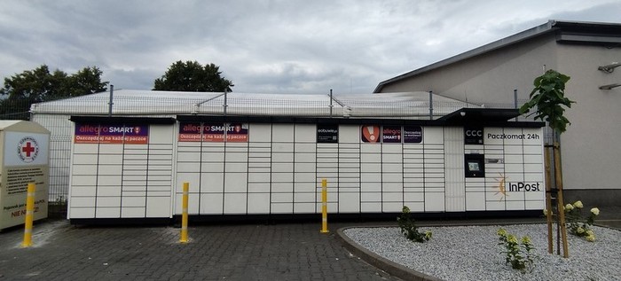 Paczkomat KLN01M Parking obok sklepu Topaz