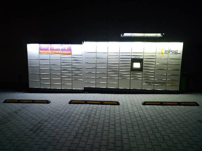 Paczkomat KLO11M Przy markecie Delikatesy Centrum