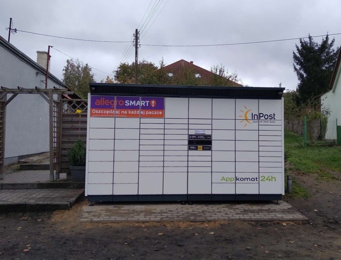 Поштомат KLPQ01BAPP przy parkingu