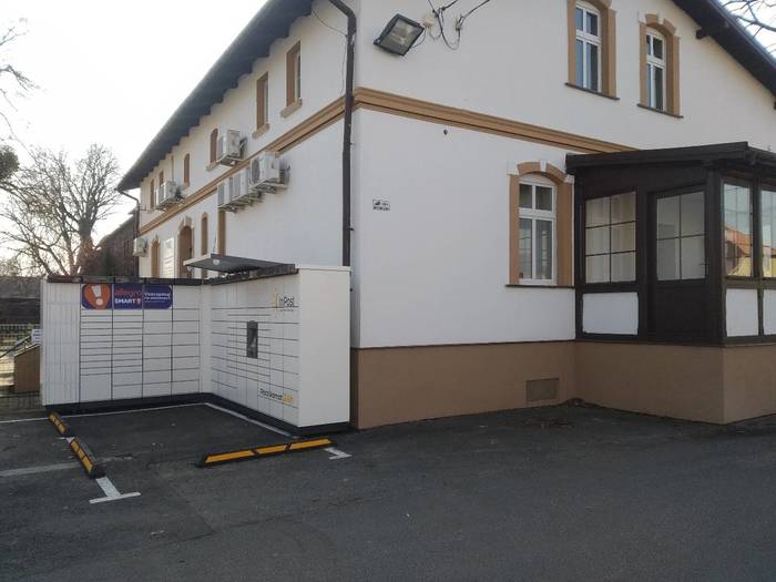 Paczkomat KLU07M Na parkingu