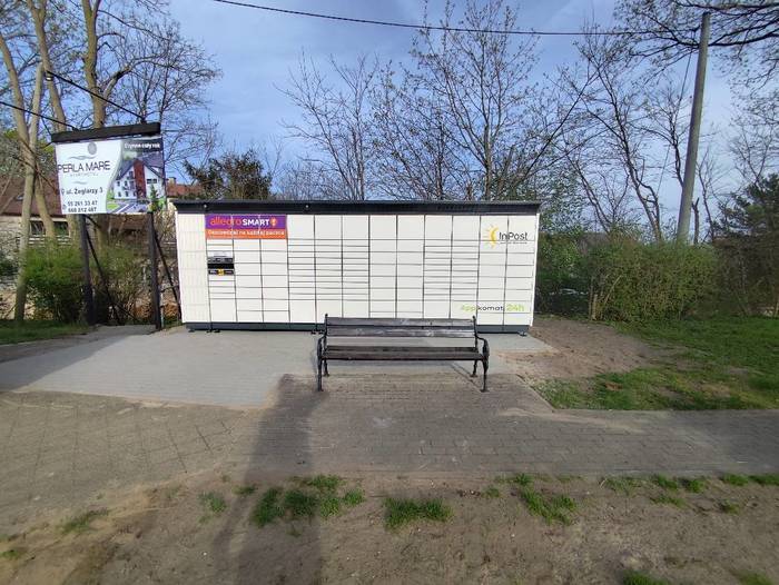 Parcel Locker KMO01BAPP przy Bibliotece Miejskiej