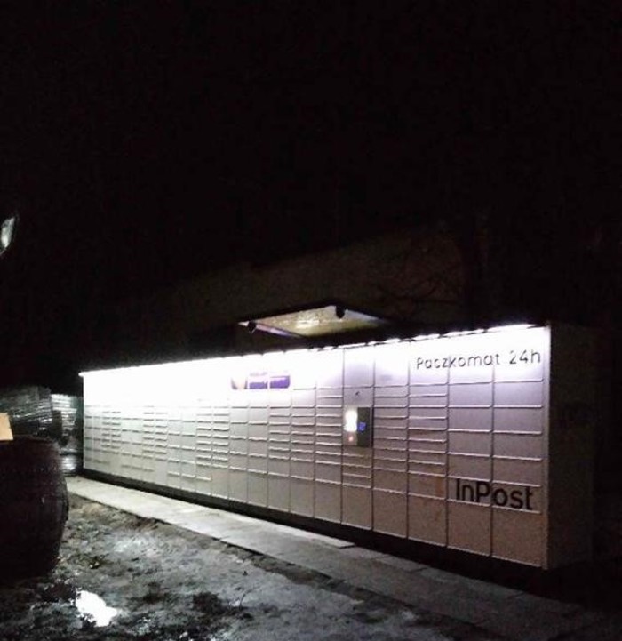 Paczkomat KMO01N Za restauracją Pobite Gary Danuśki