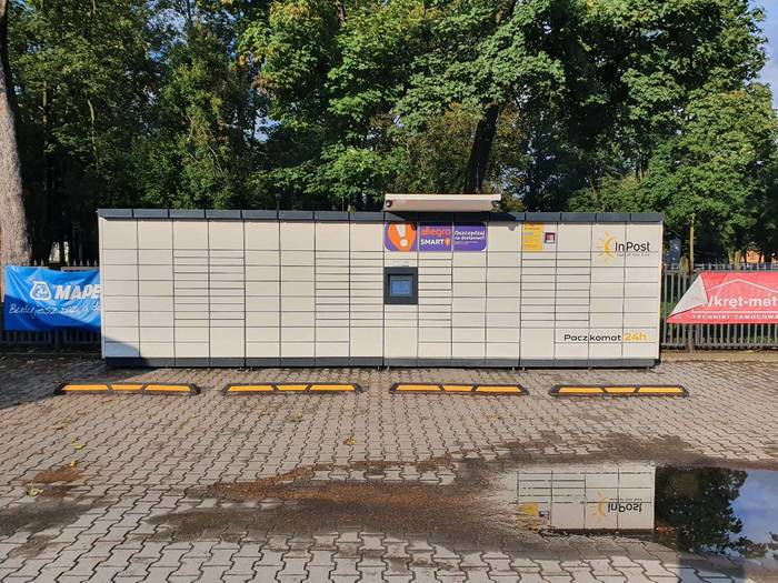 Parcel Locker KMX01M przy myjni bezdotykowej