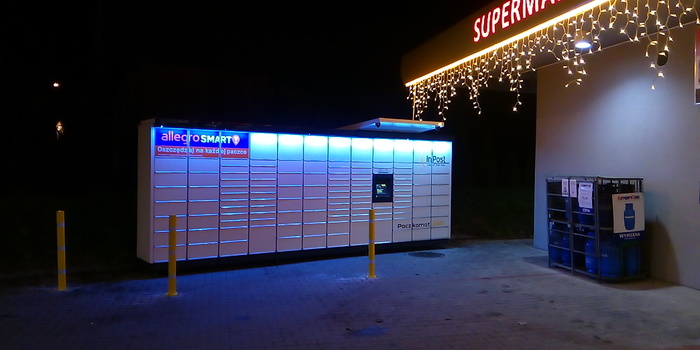 Paczkomat KMX02M przy sklepie Lewiatan Rajski