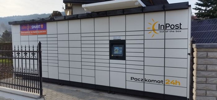 Paczkomat KNA02M Przy sklepie spożywczym Główka Maria