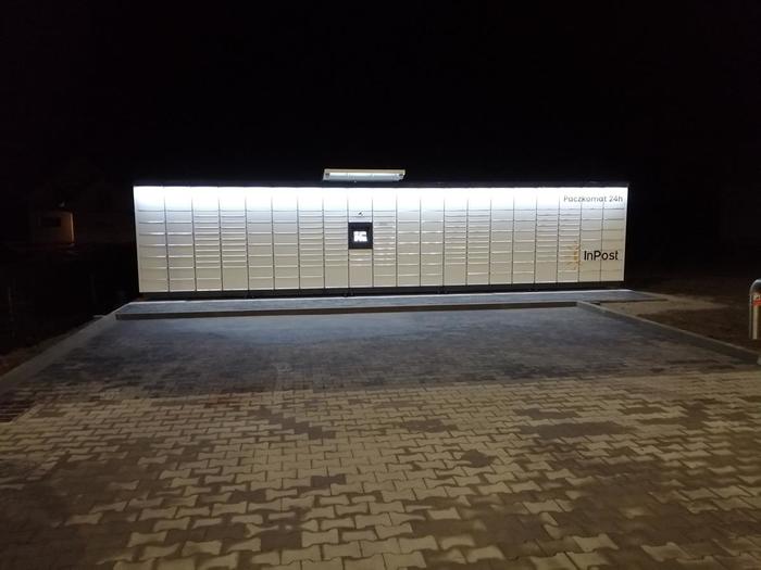 Paczkomat KND01M Na parkingu sklepu LIdl