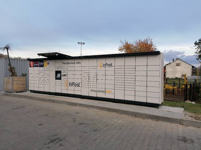 Paczkomat KNG01M Tylny parking Galerii Węgierskiej