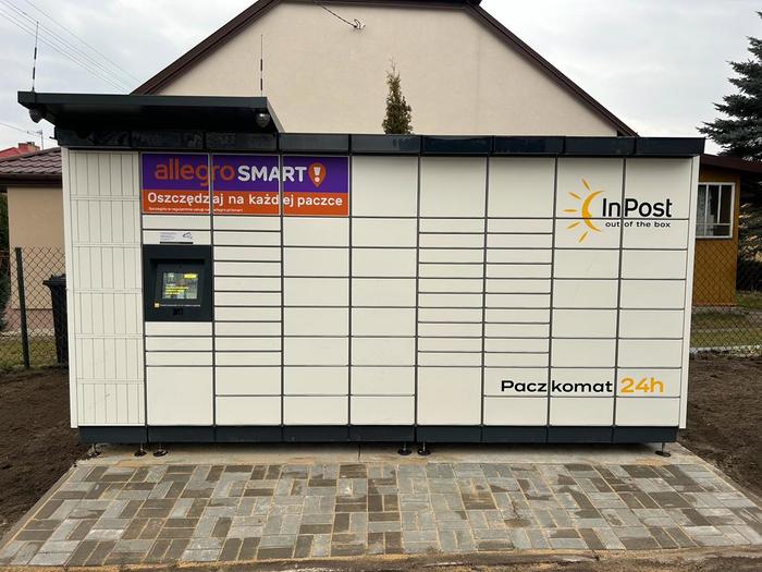 Paczkomat KNO07M przy sklepie Społem
