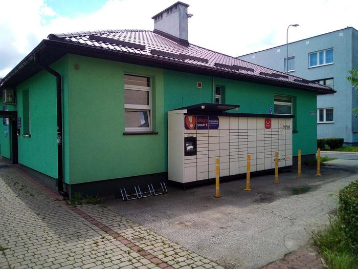 Parcel Locker KNU05M Obok budynku