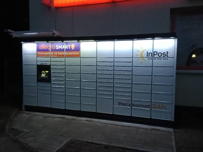 Parcel Locker KOKO01M przy sklepie spożywczym