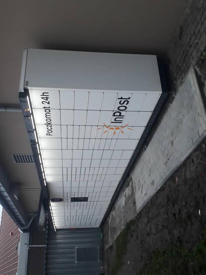 Paczkomat KOL01M Z tyłu Intermarche