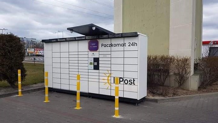 Paczkomat KON07N Na parkingu Galerii Nad Jeziorem