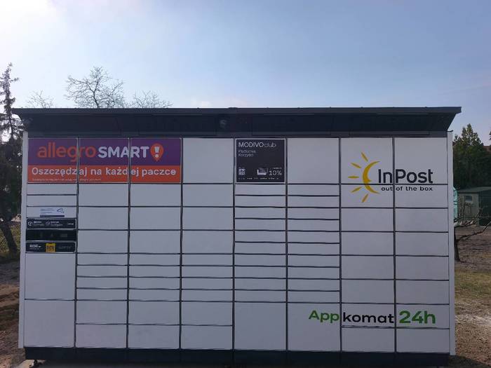 Paczkomat KON11BAPP teren posesji