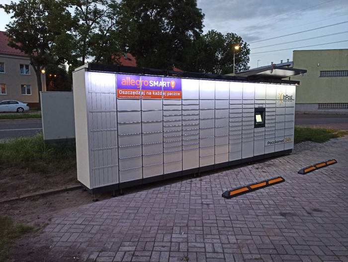 Paczkomat KON21M Przy Polskim Sklepie.