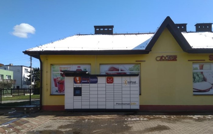 Paczkomat KOO03M Przy sklepie Społem.