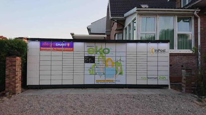 Parcel Locker KOS04APP Na ul. Wąwozowej przy posesji nr 17
