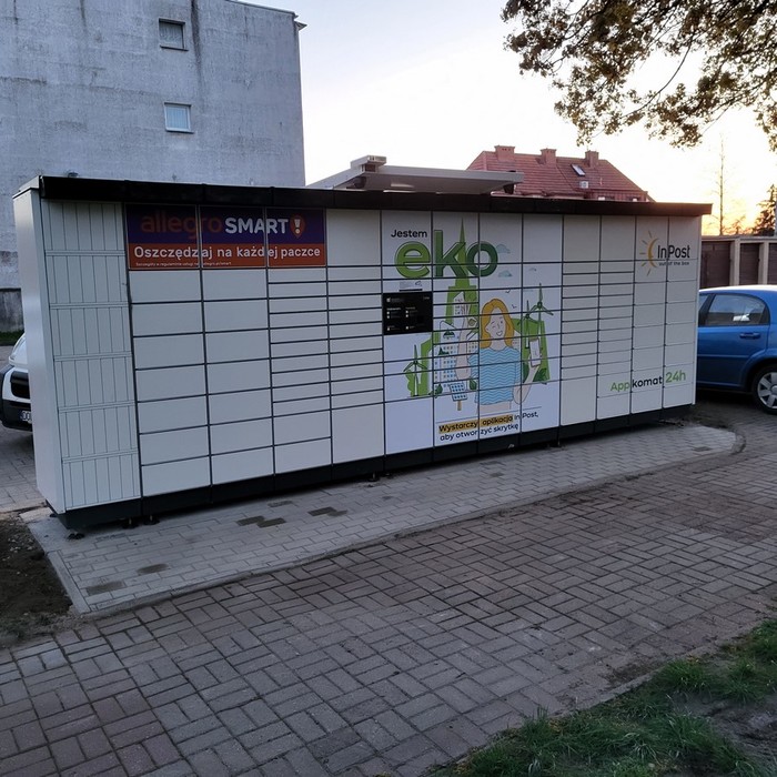 Поштомат KOS05APP Przy parkingu oraz budynku nr 18