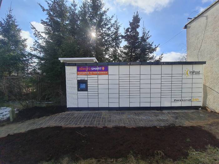 Parcel Locker KOS44M Parking przy budynku nr 10