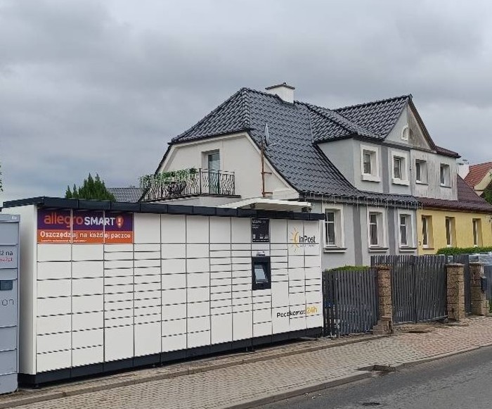 Paczkomat KOS54M Przy prywatnej posesji nr 59
