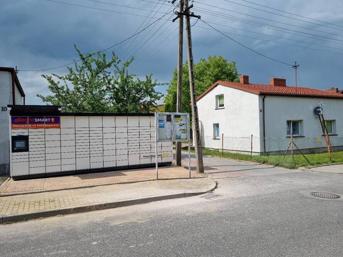 Paczkomat KPR01M na posesji prywatnej