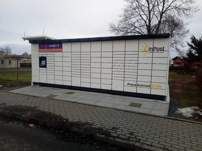 Paczkomat KQB01M Przed blokiem